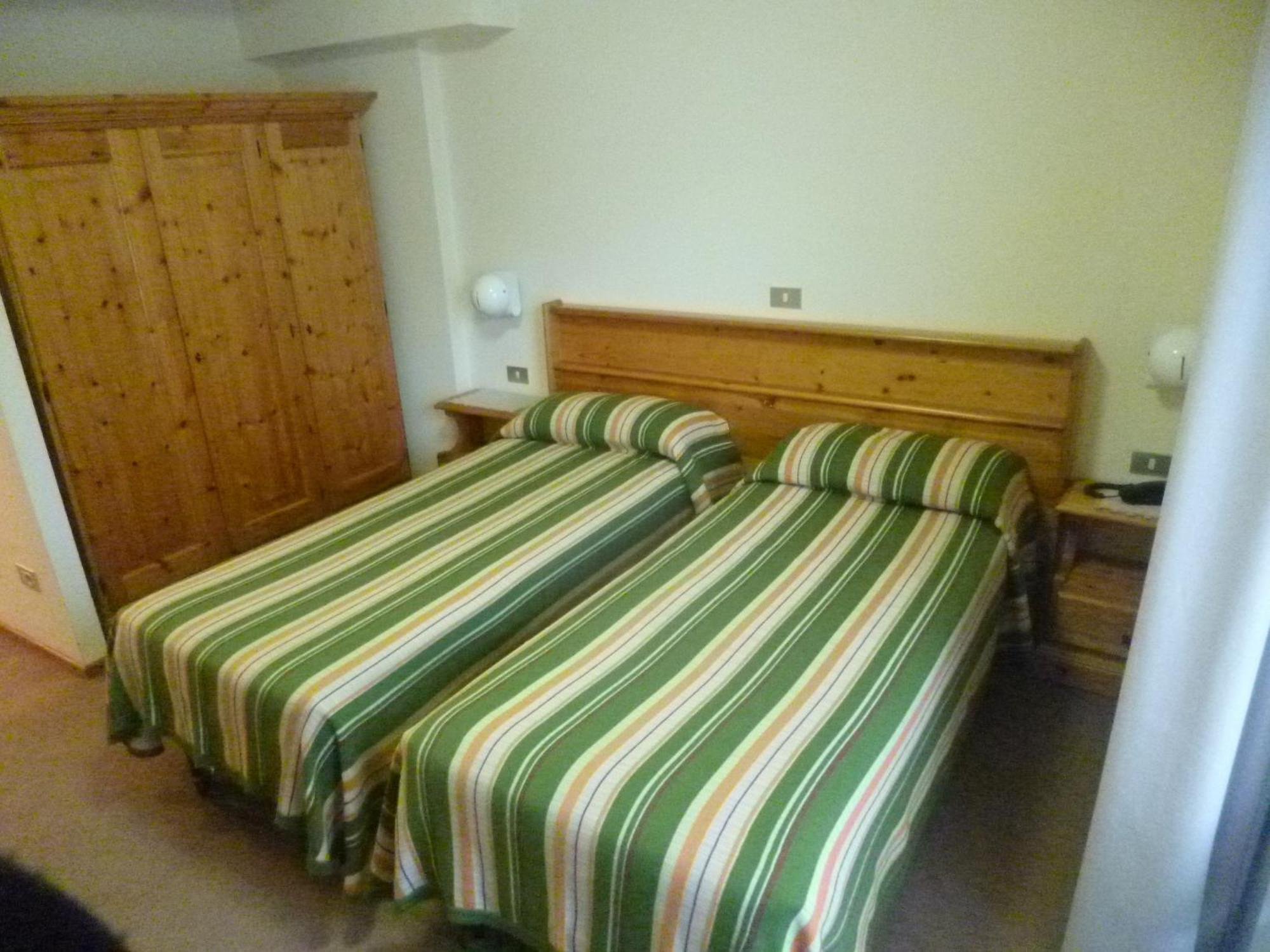 Hotel Valdotain Villeneuve Habitación foto